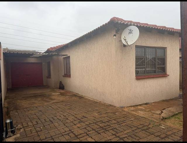 3 BEDROOM HOUSE FOR SALE IN VOSLOORUS EXT